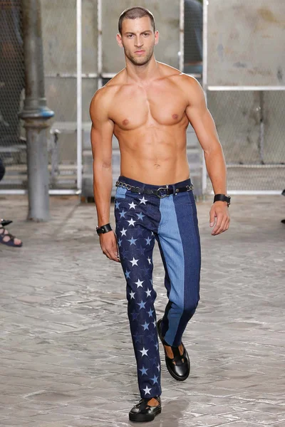 Look 30